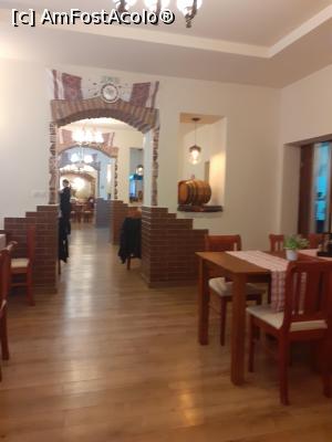 P04 [OCT-2022] În interiorul restaurantului.