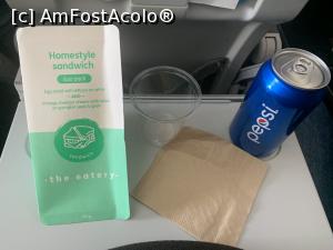 [P19] Avion Jetstar-meniul meu un sandviș dublu + pepsi mic,măcar mi-a ținut de foame » foto by AZE
 - 
<span class="allrVoted glyphicon glyphicon-heart hidden" id="av1373805"></span>
<a class="m-l-10 hidden" id="sv1373805" onclick="voting_Foto_DelVot(,1373805,10590)" role="button">șterge vot <span class="glyphicon glyphicon-remove"></span></a>
<a id="v91373805" class=" c-red"  onclick="voting_Foto_SetVot(1373805)" role="button"><span class="glyphicon glyphicon-heart-empty"></span> <b>LIKE</b> = Votează poza</a> <img class="hidden"  id="f1373805W9" src="/imagini/loader.gif" border="0" /><span class="AjErrMes hidden" id="e1373805ErM"></span>