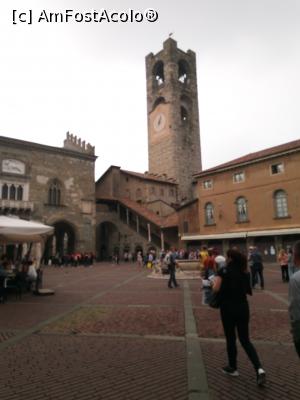 [P03] Piazza Vecchia cu Torre Civica » foto by danutza_ang
 - 
<span class="allrVoted glyphicon glyphicon-heart hidden" id="av1120159"></span>
<a class="m-l-10 hidden" id="sv1120159" onclick="voting_Foto_DelVot(,1120159,10639)" role="button">șterge vot <span class="glyphicon glyphicon-remove"></span></a>
<a id="v91120159" class=" c-red"  onclick="voting_Foto_SetVot(1120159)" role="button"><span class="glyphicon glyphicon-heart-empty"></span> <b>LIKE</b> = Votează poza</a> <img class="hidden"  id="f1120159W9" src="/imagini/loader.gif" border="0" /><span class="AjErrMes hidden" id="e1120159ErM"></span>