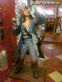 [P10] restaurant L&K - capitanul Jack Sparrow » foto by Chloe
 - 
<span class="allrVoted glyphicon glyphicon-heart hidden" id="av279089"></span>
<a class="m-l-10 hidden" id="sv279089" onclick="voting_Foto_DelVot(,279089,10654)" role="button">șterge vot <span class="glyphicon glyphicon-remove"></span></a>
<a id="v9279089" class=" c-red"  onclick="voting_Foto_SetVot(279089)" role="button"><span class="glyphicon glyphicon-heart-empty"></span> <b>LIKE</b> = Votează poza</a> <img class="hidden"  id="f279089W9" src="/imagini/loader.gif" border="0" /><span class="AjErrMes hidden" id="e279089ErM"></span>