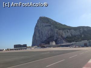 [P15] Gibraltarul vazut din aeroport.  » foto by rora
 - 
<span class="allrVoted glyphicon glyphicon-heart hidden" id="av922375"></span>
<a class="m-l-10 hidden" id="sv922375" onclick="voting_Foto_DelVot(,922375,10692)" role="button">șterge vot <span class="glyphicon glyphicon-remove"></span></a>
<a id="v9922375" class=" c-red"  onclick="voting_Foto_SetVot(922375)" role="button"><span class="glyphicon glyphicon-heart-empty"></span> <b>LIKE</b> = Votează poza</a> <img class="hidden"  id="f922375W9" src="/imagini/loader.gif" border="0" /><span class="AjErrMes hidden" id="e922375ErM"></span>