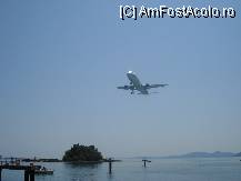 [P28] ...si un avion ce va ateriza pe cea mai scurta pista(din ce am inteles si eu) pe  aeroportul din Corfu Town...cu turistii dornici de o vacanta de vis... » foto by ileanaxperta*
 - 
<span class="allrVoted glyphicon glyphicon-heart hidden" id="av79356"></span>
<a class="m-l-10 hidden" id="sv79356" onclick="voting_Foto_DelVot(,79356,10697)" role="button">șterge vot <span class="glyphicon glyphicon-remove"></span></a>
<a id="v979356" class=" c-red"  onclick="voting_Foto_SetVot(79356)" role="button"><span class="glyphicon glyphicon-heart-empty"></span> <b>LIKE</b> = Votează poza</a> <img class="hidden"  id="f79356W9" src="/imagini/loader.gif" border="0" /><span class="AjErrMes hidden" id="e79356ErM"></span>