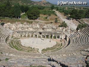 P10 [AUG-2014] Amfiteatrul de la Efes, cel mai mare pastrat din antichitate, are inca o acustica impresionanta. 