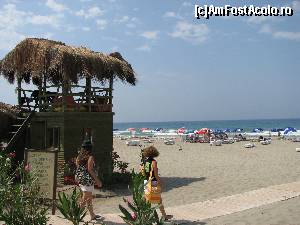 P15 [JUL-2010] Plaja CAretas de la Patara langa Fethiye, suficient de amenajata si cu un beack/bar cu bauturi si gustari. 