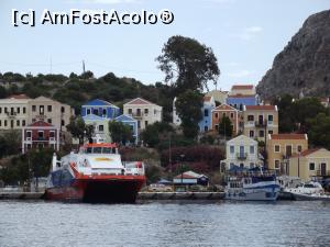 P04 [JUN-2014] Ferry-boat-urile din port: cel mare din stânga vine din Rodos, cel mic din dreapta, al nostru, din Kaş