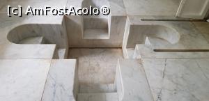 P18 [JUN-2019] Vila George Sebastian Hammamet - cada de baie din marmură albă în formă de cruce pentru patru persoane