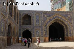 [P28] Isfahan, Moscheea Şahului, Intrare la Madrasa Naseriyeh, în partea de sus-vest a domului, pe colț se vede un indicator ce duce acolo... » foto by mprofeanu
 - 
<span class="allrVoted glyphicon glyphicon-heart hidden" id="av934218"></span>
<a class="m-l-10 hidden" id="sv934218" onclick="voting_Foto_DelVot(,934218,11142)" role="button">șterge vot <span class="glyphicon glyphicon-remove"></span></a>
<a id="v9934218" class=" c-red"  onclick="voting_Foto_SetVot(934218)" role="button"><span class="glyphicon glyphicon-heart-empty"></span> <b>LIKE</b> = Votează poza</a> <img class="hidden"  id="f934218W9" src="/imagini/loader.gif" border="0" /><span class="AjErrMes hidden" id="e934218ErM"></span>