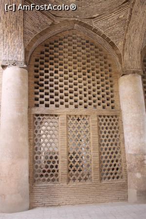 [P18] Isfahan, Masjid-e Jameh, Coloane și lattice pentru ventilație dar și de frumusețe » foto by mprofeanu
 - 
<span class="allrVoted glyphicon glyphicon-heart hidden" id="av944373"></span>
<a class="m-l-10 hidden" id="sv944373" onclick="voting_Foto_DelVot(,944373,11142)" role="button">șterge vot <span class="glyphicon glyphicon-remove"></span></a>
<a id="v9944373" class=" c-red"  onclick="voting_Foto_SetVot(944373)" role="button"><span class="glyphicon glyphicon-heart-empty"></span> <b>LIKE</b> = Votează poza</a> <img class="hidden"  id="f944373W9" src="/imagini/loader.gif" border="0" /><span class="AjErrMes hidden" id="e944373ErM"></span>