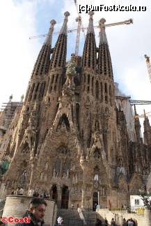 [P10] Sagrada Familia. Faţada estică (a Naşterii). » foto by Costi
 - 
<span class="allrVoted glyphicon glyphicon-heart hidden" id="av300906"></span>
<a class="m-l-10 hidden" id="sv300906" onclick="voting_Foto_DelVot(,300906,11160)" role="button">șterge vot <span class="glyphicon glyphicon-remove"></span></a>
<a id="v9300906" class=" c-red"  onclick="voting_Foto_SetVot(300906)" role="button"><span class="glyphicon glyphicon-heart-empty"></span> <b>LIKE</b> = Votează poza</a> <img class="hidden"  id="f300906W9" src="/imagini/loader.gif" border="0" /><span class="AjErrMes hidden" id="e300906ErM"></span>