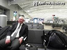 [P01] M. Bey, in aeroportul din Larnaca, gata de lupta. Bine ca a scapat de cravata si a cumparat fesul tuguiatilor, ca-mi era rusine sa ma prezint cu el asa :) » foto by TraianS
 - 
<span class="allrVoted glyphicon glyphicon-heart hidden" id="av303342"></span>
<a class="m-l-10 hidden" id="sv303342" onclick="voting_Foto_DelVot(,303342,11176)" role="button">șterge vot <span class="glyphicon glyphicon-remove"></span></a>
<a id="v9303342" class=" c-red"  onclick="voting_Foto_SetVot(303342)" role="button"><span class="glyphicon glyphicon-heart-empty"></span> <b>LIKE</b> = Votează poza</a> <img class="hidden"  id="f303342W9" src="/imagini/loader.gif" border="0" /><span class="AjErrMes hidden" id="e303342ErM"></span>