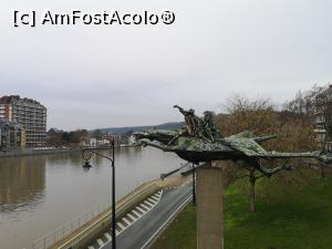 [P28] Un monument metalic la capătul podului Ardennes » foto by crismis
 - 
<span class="allrVoted glyphicon glyphicon-heart hidden" id="av1061379"></span>
<a class="m-l-10 hidden" id="sv1061379" onclick="voting_Foto_DelVot(,1061379,11324)" role="button">șterge vot <span class="glyphicon glyphicon-remove"></span></a>
<a id="v91061379" class=" c-red"  onclick="voting_Foto_SetVot(1061379)" role="button"><span class="glyphicon glyphicon-heart-empty"></span> <b>LIKE</b> = Votează poza</a> <img class="hidden"  id="f1061379W9" src="/imagini/loader.gif" border="0" /><span class="AjErrMes hidden" id="e1061379ErM"></span>