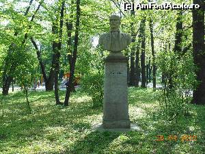 P25 [APR-2015] Bucureşti - Parcul Herăstrău. Bustul lui N. Grigorescu. 