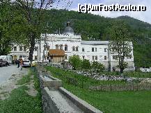P01 [MAY-2011] Manastirea Bistrita - Valcea. Intrarea in incinta.