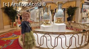 [P16] Obiecte de arta si antichitati chinezesti sunt expuse la complex, inclusiv opere de arta, un set de patru vaze de portelan chinezesc din secolul al XVIII-lea, precum si o tapiserie Chinoiserie pentru care compania a platit intial 12,8 milioane de dolari americani. » foto by geani anto
 - 
<span class="allrVoted glyphicon glyphicon-heart hidden" id="av1524622"></span>
<a class="m-l-10 hidden" id="sv1524622" onclick="voting_Foto_DelVot(,1524622,11464)" role="button">șterge vot <span class="glyphicon glyphicon-remove"></span></a>
<a id="v91524622" class=" c-red"  onclick="voting_Foto_SetVot(1524622)" role="button"><span class="glyphicon glyphicon-heart-empty"></span> <b>LIKE</b> = Votează poza</a> <img class="hidden"  id="f1524622W9" src="/imagini/loader.gif" border="0" /><span class="AjErrMes hidden" id="e1524622ErM"></span>