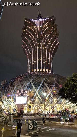 [P06] Straluceste atat ziua, cat si noaptea, avand un design unic in forma de lotus, iar sticla turnului hotelului este acoperita cu strat de aur. » foto by geani anto
 - 
<span class="allrVoted glyphicon glyphicon-heart hidden" id="av1524612"></span>
<a class="m-l-10 hidden" id="sv1524612" onclick="voting_Foto_DelVot(,1524612,11464)" role="button">șterge vot <span class="glyphicon glyphicon-remove"></span></a>
<a id="v91524612" class=" c-red"  onclick="voting_Foto_SetVot(1524612)" role="button"><span class="glyphicon glyphicon-heart-empty"></span> <b>LIKE</b> = Votează poza</a> <img class="hidden"  id="f1524612W9" src="/imagini/loader.gif" border="0" /><span class="AjErrMes hidden" id="e1524612ErM"></span>