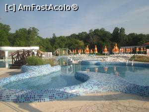 P14 [JUN-2017] Hotel Slavuna. Dimineata, la prima ora, la piscina Gergana. 
