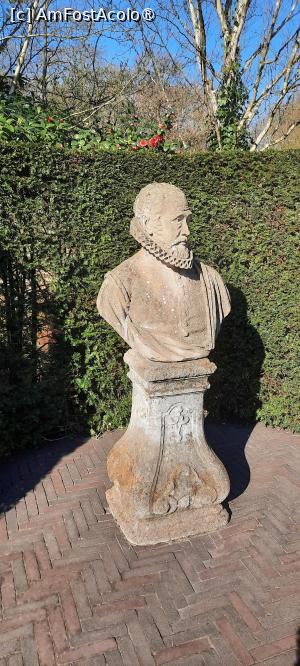 [P78] Grădinile Keukenhof, Grădina Istorică, Statuia lui Carolus Clusius » foto by mprofeanu
 - 
<span class="allrVoted glyphicon glyphicon-heart hidden" id="av1481638"></span>
<a class="m-l-10 hidden" id="sv1481638" onclick="voting_Foto_DelVot(,1481638,11516)" role="button">șterge vot <span class="glyphicon glyphicon-remove"></span></a>
<a id="v91481638" class=" c-red"  onclick="voting_Foto_SetVot(1481638)" role="button"><span class="glyphicon glyphicon-heart-empty"></span> <b>LIKE</b> = Votează poza</a> <img class="hidden"  id="f1481638W9" src="/imagini/loader.gif" border="0" /><span class="AjErrMes hidden" id="e1481638ErM"></span>