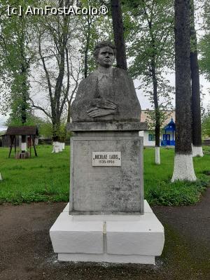 [P01] Bustul lui Nicolae Labiș » foto by roxxie
 - 
<span class="allrVoted glyphicon glyphicon-heart hidden" id="av1482525"></span>
<a class="m-l-10 hidden" id="sv1482525" onclick="voting_Foto_DelVot(,1482525,11553)" role="button">șterge vot <span class="glyphicon glyphicon-remove"></span></a>
<a id="v91482525" class=" c-red"  onclick="voting_Foto_SetVot(1482525)" role="button"><span class="glyphicon glyphicon-heart-empty"></span> <b>LIKE</b> = Votează poza</a> <img class="hidden"  id="f1482525W9" src="/imagini/loader.gif" border="0" /><span class="AjErrMes hidden" id="e1482525ErM"></span>