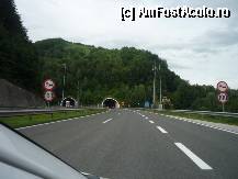 [P64] Segmentul Italia - Slovenia / tunel din Slovenia. » foto by Dragoș_MD
 - 
<span class="allrVoted glyphicon glyphicon-heart hidden" id="av327398"></span>
<a class="m-l-10 hidden" id="sv327398" onclick="voting_Foto_DelVot(,327398,11696)" role="button">șterge vot <span class="glyphicon glyphicon-remove"></span></a>
<a id="v9327398" class=" c-red"  onclick="voting_Foto_SetVot(327398)" role="button"><span class="glyphicon glyphicon-heart-empty"></span> <b>LIKE</b> = Votează poza</a> <img class="hidden"  id="f327398W9" src="/imagini/loader.gif" border="0" /><span class="AjErrMes hidden" id="e327398ErM"></span>