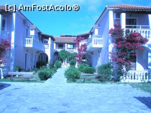 [P05] Vila in ansamblu, curtea interioara. Este destul de departe de strada.  » foto by FLOREA ADRIAN
 - 
<span class="allrVoted glyphicon glyphicon-heart hidden" id="av872294"></span>
<a class="m-l-10 hidden" id="sv872294" onclick="voting_Foto_DelVot(,872294,11717)" role="button">șterge vot <span class="glyphicon glyphicon-remove"></span></a>
<a id="v9872294" class=" c-red"  onclick="voting_Foto_SetVot(872294)" role="button"><span class="glyphicon glyphicon-heart-empty"></span> <b>LIKE</b> = Votează poza</a> <img class="hidden"  id="f872294W9" src="/imagini/loader.gif" border="0" /><span class="AjErrMes hidden" id="e872294ErM"></span>