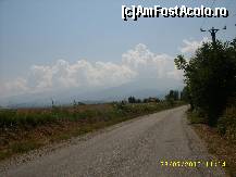 P11 [JUL-2010] drumul de pe valea avrigului si in zare muntii nostri