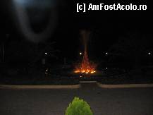 [P12] Fantana arteziana din fata hotelului » foto by olteanul2010
 - 
<span class="allrVoted glyphicon glyphicon-heart hidden" id="av336585"></span>
<a class="m-l-10 hidden" id="sv336585" onclick="voting_Foto_DelVot(,336585,11877)" role="button">șterge vot <span class="glyphicon glyphicon-remove"></span></a>
<a id="v9336585" class=" c-red"  onclick="voting_Foto_SetVot(336585)" role="button"><span class="glyphicon glyphicon-heart-empty"></span> <b>LIKE</b> = Votează poza</a> <img class="hidden"  id="f336585W9" src="/imagini/loader.gif" border="0" /><span class="AjErrMes hidden" id="e336585ErM"></span>