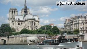 P02 [JUL-2012] Mini-croazieră pe Sena - în fundal, catedrala