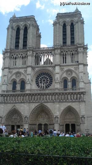 P05 [JUL-2012] Frumoasa şi maiestuoasa Catedrală Notre Dame!