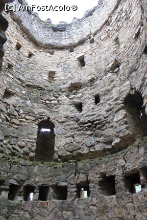 P14 [SEP-2019] Fortăreața Ananuri, Cetatea, Turnul Cilindric, interior, este refăcut doar pe exterior