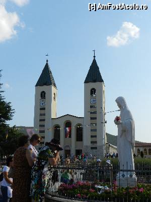 [P09] Statuia din faţa bisericii unde trebuie să i se mulţumească Fecioarei pentru ca lumea a ajuns aici, si pentru un drum de intoarcere usor » foto by ramo_info
 - 
<span class="allrVoted glyphicon glyphicon-heart hidden" id="av352409"></span>
<a class="m-l-10 hidden" id="sv352409" onclick="voting_Foto_DelVot(,352409,11939)" role="button">șterge vot <span class="glyphicon glyphicon-remove"></span></a>
<a id="v9352409" class=" c-red"  onclick="voting_Foto_SetVot(352409)" role="button"><span class="glyphicon glyphicon-heart-empty"></span> <b>LIKE</b> = Votează poza</a> <img class="hidden"  id="f352409W9" src="/imagini/loader.gif" border="0" /><span class="AjErrMes hidden" id="e352409ErM"></span>