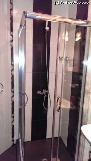[P01] Cabina de dus » foto by lilian_marius
 - 
<span class="allrVoted glyphicon glyphicon-heart hidden" id="av518827"></span>
<a class="m-l-10 hidden" id="sv518827" onclick="voting_Foto_DelVot(,518827,12002)" role="button">șterge vot <span class="glyphicon glyphicon-remove"></span></a>
<a id="v9518827" class=" c-red"  onclick="voting_Foto_SetVot(518827)" role="button"><span class="glyphicon glyphicon-heart-empty"></span> <b>LIKE</b> = Votează poza</a> <img class="hidden"  id="f518827W9" src="/imagini/loader.gif" border="0" /><span class="AjErrMes hidden" id="e518827ErM"></span>
