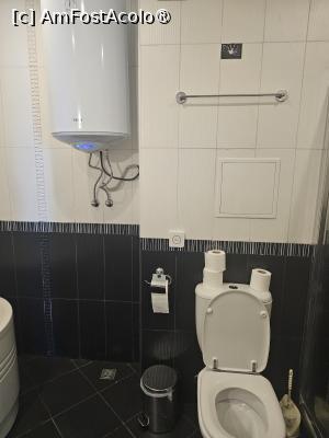 [P11] Fiecare baie are boiler electric pt apa calda » foto by Uivlis
 - 
<span class="allrVoted glyphicon glyphicon-heart hidden" id="av1495217"></span>
<a class="m-l-10 hidden" id="sv1495217" onclick="voting_Foto_DelVot(,1495217,12002)" role="button">șterge vot <span class="glyphicon glyphicon-remove"></span></a>
<a id="v91495217" class=" c-red"  onclick="voting_Foto_SetVot(1495217)" role="button"><span class="glyphicon glyphicon-heart-empty"></span> <b>LIKE</b> = Votează poza</a> <img class="hidden"  id="f1495217W9" src="/imagini/loader.gif" border="0" /><span class="AjErrMes hidden" id="e1495217ErM"></span>