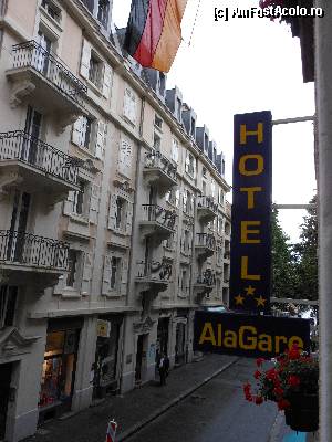 [P01] Hotel A la Gare - 3* Lausanne situat pe Rue du Simplon. Imagine surprinsa de la fereastra camerei 104. » foto by iulianic
 - 
<span class="allrVoted glyphicon glyphicon-heart hidden" id="av343103"></span>
<a class="m-l-10 hidden" id="sv343103" onclick="voting_Foto_DelVot(,343103,12052)" role="button">șterge vot <span class="glyphicon glyphicon-remove"></span></a>
<a id="v9343103" class=" c-red"  onclick="voting_Foto_SetVot(343103)" role="button"><span class="glyphicon glyphicon-heart-empty"></span> <b>LIKE</b> = Votează poza</a> <img class="hidden"  id="f343103W9" src="/imagini/loader.gif" border="0" /><span class="AjErrMes hidden" id="e343103ErM"></span>