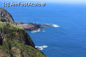 P03 [JUN-2018] Insula Sao Miguel, Miradouro da Ponta do Escalvado, Ponta da Ferraria, promotoriul de lavă cu piscine deosebite, unele cu apă termală, poză mărită cu obiectiv