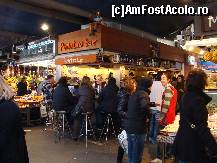 [P04] La Boqueria si restaurantul lui Pinotxo, era coada, oamenii asteptau in picioare sa se elibereze un scaun!  » foto by Muffin2009
 - 
<span class="allrVoted glyphicon glyphicon-heart hidden" id="av349852"></span>
<a class="m-l-10 hidden" id="sv349852" onclick="voting_Foto_DelVot(,349852,12198)" role="button">șterge vot <span class="glyphicon glyphicon-remove"></span></a>
<a id="v9349852" class=" c-red"  onclick="voting_Foto_SetVot(349852)" role="button"><span class="glyphicon glyphicon-heart-empty"></span> <b>LIKE</b> = Votează poza</a> <img class="hidden"  id="f349852W9" src="/imagini/loader.gif" border="0" /><span class="AjErrMes hidden" id="e349852ErM"></span>