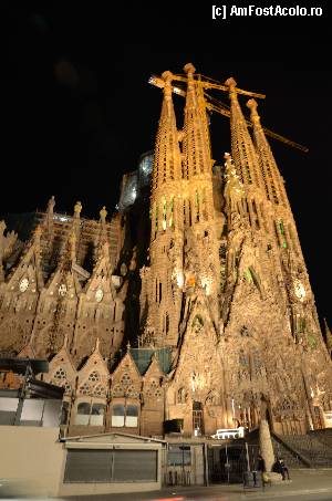 [P80] Sagrada Familia, seara » foto by Muffin2009
 - 
<span class="allrVoted glyphicon glyphicon-heart hidden" id="av352282"></span>
<a class="m-l-10 hidden" id="sv352282" onclick="voting_Foto_DelVot(,352282,12198)" role="button">șterge vot <span class="glyphicon glyphicon-remove"></span></a>
<a id="v9352282" class=" c-red"  onclick="voting_Foto_SetVot(352282)" role="button"><span class="glyphicon glyphicon-heart-empty"></span> <b>LIKE</b> = Votează poza</a> <img class="hidden"  id="f352282W9" src="/imagini/loader.gif" border="0" /><span class="AjErrMes hidden" id="e352282ErM"></span>