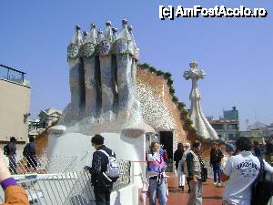 [P21] Casa Batllo-terasa acoperis si cosuri de fum, fruntea casei cu spinarea balaurului si crucea Sf Gheorghe » foto by ile57b
 - 
<span class="allrVoted glyphicon glyphicon-heart hidden" id="av442962"></span>
<a class="m-l-10 hidden" id="sv442962" onclick="voting_Foto_DelVot(,442962,12198)" role="button">șterge vot <span class="glyphicon glyphicon-remove"></span></a>
<a id="v9442962" class=" c-red"  onclick="voting_Foto_SetVot(442962)" role="button"><span class="glyphicon glyphicon-heart-empty"></span> <b>LIKE</b> = Votează poza</a> <img class="hidden"  id="f442962W9" src="/imagini/loader.gif" border="0" /><span class="AjErrMes hidden" id="e442962ErM"></span>