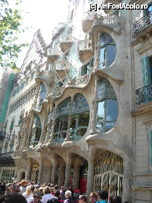 [P03] Casa Batllo-detaliu fata parter si etajul intai cu galerie. Sructuri de rezistenta si décor cu forme de oase (gura cascata)  » foto by ile57b
 - 
<span class="allrVoted glyphicon glyphicon-heart hidden" id="av442944"></span>
<a class="m-l-10 hidden" id="sv442944" onclick="voting_Foto_DelVot(,442944,12198)" role="button">șterge vot <span class="glyphicon glyphicon-remove"></span></a>
<a id="v9442944" class=" c-red"  onclick="voting_Foto_SetVot(442944)" role="button"><span class="glyphicon glyphicon-heart-empty"></span> <b>LIKE</b> = Votează poza</a> <img class="hidden"  id="f442944W9" src="/imagini/loader.gif" border="0" /><span class="AjErrMes hidden" id="e442944ErM"></span>