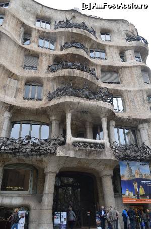 [P08] Casa Mila » foto by Bea
 - 
<span class="allrVoted glyphicon glyphicon-heart hidden" id="av496782"></span>
<a class="m-l-10 hidden" id="sv496782" onclick="voting_Foto_DelVot(,496782,12198)" role="button">șterge vot <span class="glyphicon glyphicon-remove"></span></a>
<a id="v9496782" class=" c-red"  onclick="voting_Foto_SetVot(496782)" role="button"><span class="glyphicon glyphicon-heart-empty"></span> <b>LIKE</b> = Votează poza</a> <img class="hidden"  id="f496782W9" src="/imagini/loader.gif" border="0" /><span class="AjErrMes hidden" id="e496782ErM"></span>