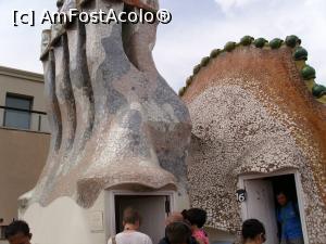 [P21] Barcelona. Casa Batllo. Intrare și ieșire, pe acoperiș.  » foto by mihaelavoicu
 - 
<span class="allrVoted glyphicon glyphicon-heart hidden" id="av1010109"></span>
<a class="m-l-10 hidden" id="sv1010109" onclick="voting_Foto_DelVot(,1010109,12198)" role="button">șterge vot <span class="glyphicon glyphicon-remove"></span></a>
<a id="v91010109" class=" c-red"  onclick="voting_Foto_SetVot(1010109)" role="button"><span class="glyphicon glyphicon-heart-empty"></span> <b>LIKE</b> = Votează poza</a> <img class="hidden"  id="f1010109W9" src="/imagini/loader.gif" border="0" /><span class="AjErrMes hidden" id="e1010109ErM"></span>