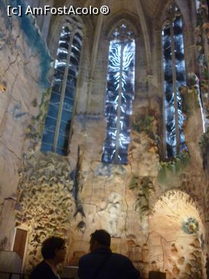 [P13] Catedrala din Palma de Mallorca are o capela' Holy Eucharist', construit in stil gotic, din cauza unui indendiu a suferit multe modificari, in final a fost renovat de un artist local Miguel Barceló (2001-2006) Se poate observa influenta lui Gaudi » foto by kati
 - 
<span class="allrVoted glyphicon glyphicon-heart hidden" id="av1045309"></span>
<a class="m-l-10 hidden" id="sv1045309" onclick="voting_Foto_DelVot(,1045309,12337)" role="button">șterge vot <span class="glyphicon glyphicon-remove"></span></a>
<a id="v91045309" class=" c-red"  onclick="voting_Foto_SetVot(1045309)" role="button"><span class="glyphicon glyphicon-heart-empty"></span> <b>LIKE</b> = Votează poza</a> <img class="hidden"  id="f1045309W9" src="/imagini/loader.gif" border="0" /><span class="AjErrMes hidden" id="e1045309ErM"></span>