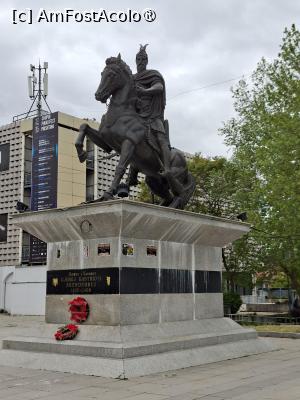 [P05] Kosovo, Pristina, Piața Skënderbeu cu statuia acestuia călare » foto by mprofeanu
 - 
<span class="allrVoted glyphicon glyphicon-heart hidden" id="av1532564"></span>
<a class="m-l-10 hidden" id="sv1532564" onclick="voting_Foto_DelVot(,1532564,12619)" role="button">șterge vot <span class="glyphicon glyphicon-remove"></span></a>
<a id="v91532564" class=" c-red"  onclick="voting_Foto_SetVot(1532564)" role="button"><span class="glyphicon glyphicon-heart-empty"></span> <b>LIKE</b> = Votează poza</a> <img class="hidden"  id="f1532564W9" src="/imagini/loader.gif" border="0" /><span class="AjErrMes hidden" id="e1532564ErM"></span>