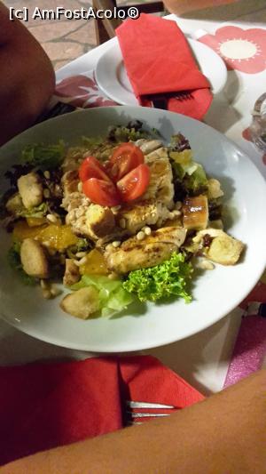 [P26] Salata de pui!!!  » foto by gbrladrian
 - 
<span class="allrVoted glyphicon glyphicon-heart hidden" id="av894155"></span>
<a class="m-l-10 hidden" id="sv894155" onclick="voting_Foto_DelVot(,894155,12630)" role="button">șterge vot <span class="glyphicon glyphicon-remove"></span></a>
<a id="v9894155" class=" c-red"  onclick="voting_Foto_SetVot(894155)" role="button"><span class="glyphicon glyphicon-heart-empty"></span> <b>LIKE</b> = Votează poza</a> <img class="hidden"  id="f894155W9" src="/imagini/loader.gif" border="0" /><span class="AjErrMes hidden" id="e894155ErM"></span>