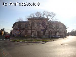 [P18] În apropiere de ”Biserica Banului” se află Colegiul Național ”Bogdan Petriceicu Hașdeu”, o altă clădire trecută pe lista ”monumentelor istorice” din oraș.  » foto by Floryn81
 - 
<span class="allrVoted glyphicon glyphicon-heart hidden" id="av819021"></span>
<a class="m-l-10 hidden" id="sv819021" onclick="voting_Foto_DelVot(,819021,12715)" role="button">șterge vot <span class="glyphicon glyphicon-remove"></span></a>
<a id="v9819021" class=" c-red"  onclick="voting_Foto_SetVot(819021)" role="button"><span class="glyphicon glyphicon-heart-empty"></span> <b>LIKE</b> = Votează poza</a> <img class="hidden"  id="f819021W9" src="/imagini/loader.gif" border="0" /><span class="AjErrMes hidden" id="e819021ErM"></span>