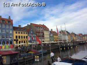 P06 [AUG-2016] Portul Nyhavn din Copenhaga. Un loc pitoresc. In 3 din casele colorate a locuit și Andersen, cel care i-a fascinat pe copii (și nu numai), cu poveștile și personajele sale