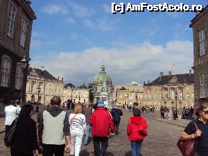 [P13] 13. Ne îndreptăm către Amalienborg, palatul regal în funcție. » foto by msnd
 - 
<span class="allrVoted glyphicon glyphicon-heart hidden" id="av504073"></span>
<a class="m-l-10 hidden" id="sv504073" onclick="voting_Foto_DelVot(,504073,12754)" role="button">șterge vot <span class="glyphicon glyphicon-remove"></span></a>
<a id="v9504073" class=" c-red"  onclick="voting_Foto_SetVot(504073)" role="button"><span class="glyphicon glyphicon-heart-empty"></span> <b>LIKE</b> = Votează poza</a> <img class="hidden"  id="f504073W9" src="/imagini/loader.gif" border="0" /><span class="AjErrMes hidden" id="e504073ErM"></span>