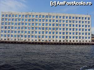 [P29] 29. ”Casa cu ochii albaștrii”, sediul Maersk Group, una din cele mai importante companii navale, cu peste 110000 angajați în 130 de țări.  » foto by msnd
 - 
<span class="allrVoted glyphicon glyphicon-heart hidden" id="av504089"></span>
<a class="m-l-10 hidden" id="sv504089" onclick="voting_Foto_DelVot(,504089,12754)" role="button">șterge vot <span class="glyphicon glyphicon-remove"></span></a>
<a id="v9504089" class=" c-red"  onclick="voting_Foto_SetVot(504089)" role="button"><span class="glyphicon glyphicon-heart-empty"></span> <b>LIKE</b> = Votează poza</a> <img class="hidden"  id="f504089W9" src="/imagini/loader.gif" border="0" /><span class="AjErrMes hidden" id="e504089ErM"></span>