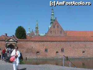 [P42] 40. Vizităm apoi palatul Frederiksborg, cel mai mare palat renascentist din Scandinavia, situat la circa 40 km nord de Copenhaga.  » foto by msnd
 - 
<span class="allrVoted glyphicon glyphicon-heart hidden" id="av504103"></span>
<a class="m-l-10 hidden" id="sv504103" onclick="voting_Foto_DelVot(,504103,12754)" role="button">șterge vot <span class="glyphicon glyphicon-remove"></span></a>
<a id="v9504103" class=" c-red"  onclick="voting_Foto_SetVot(504103)" role="button"><span class="glyphicon glyphicon-heart-empty"></span> <b>LIKE</b> = Votează poza</a> <img class="hidden"  id="f504103W9" src="/imagini/loader.gif" border="0" /><span class="AjErrMes hidden" id="e504103ErM"></span>