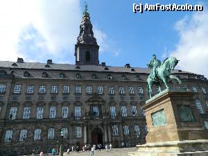 [P119] Copenhaga, Castelul Christianborg » foto by ileanaxperta*
 - 
<span class="allrVoted glyphicon glyphicon-heart hidden" id="av367462"></span>
<a class="m-l-10 hidden" id="sv367462" onclick="voting_Foto_DelVot(,367462,12754)" role="button">șterge vot <span class="glyphicon glyphicon-remove"></span></a>
<a id="v9367462" class=" c-red"  onclick="voting_Foto_SetVot(367462)" role="button"><span class="glyphicon glyphicon-heart-empty"></span> <b>LIKE</b> = Votează poza</a> <img class="hidden"  id="f367462W9" src="/imagini/loader.gif" border="0" /><span class="AjErrMes hidden" id="e367462ErM"></span>