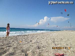 P02 [SEP-2014] Plaja de la Aghios Ioannis si surferii cu parapante